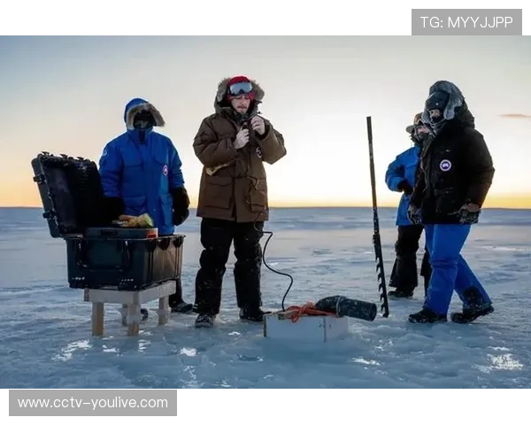 北极圈举办冰球友谊赛，气候变暖致冰层厚度创新低